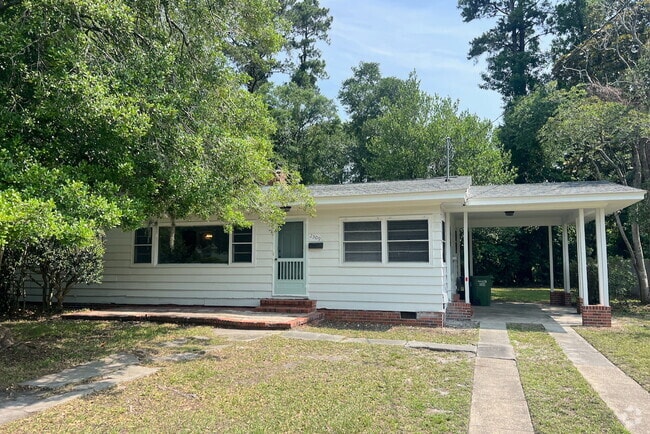 Building Photo - 2309 Camellia Dr