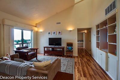 Building Photo - 13102 Candelaria Rd NE
