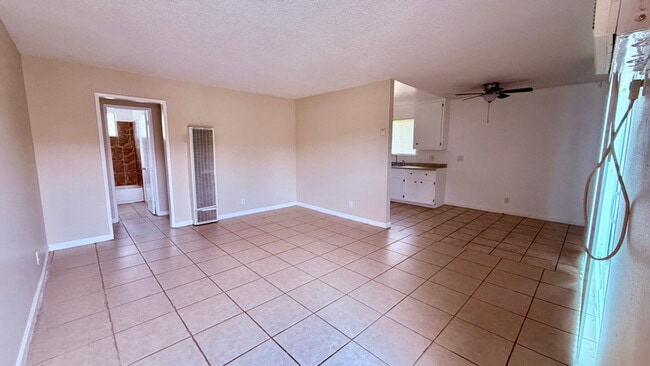 Building Photo - 1167 E Badillo St