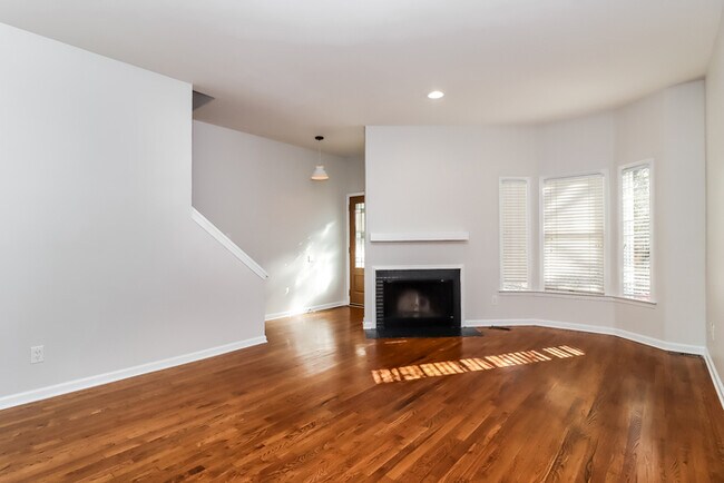 Foto del edificio - Elegant Townhome