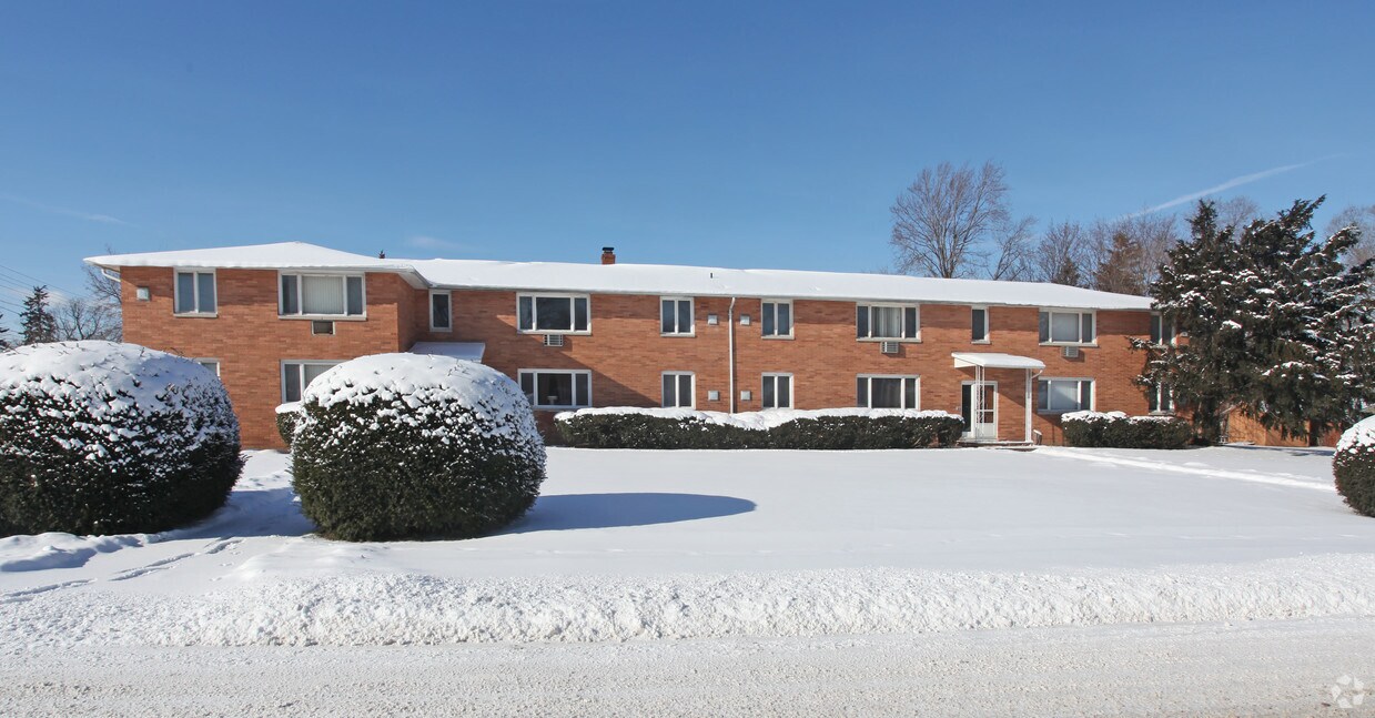 Building Photo - 420 E Ridge Rd