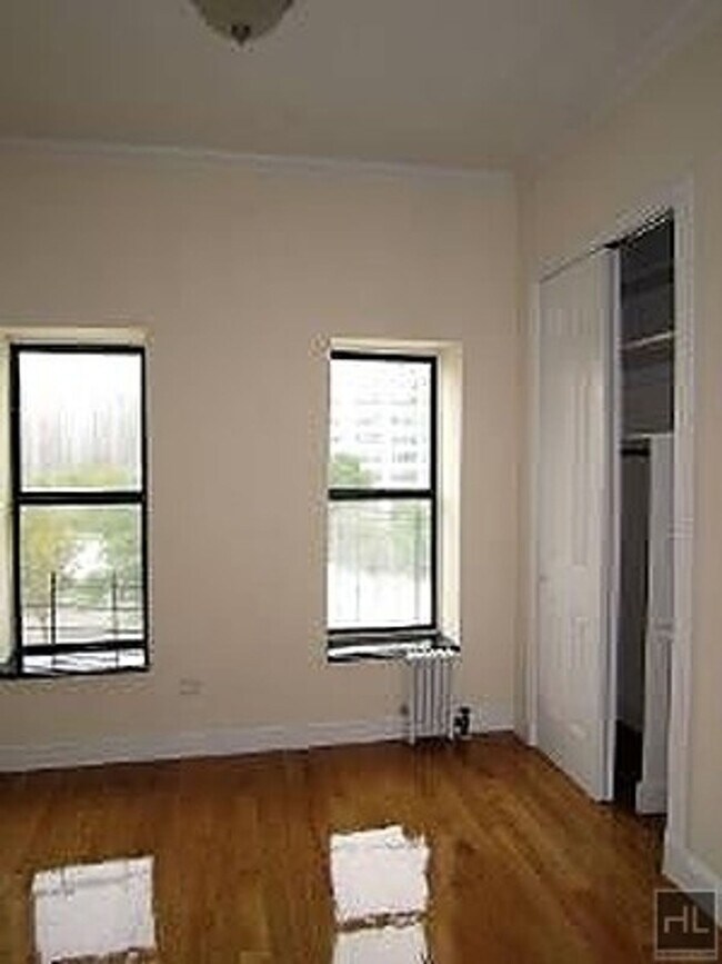 Building Photo - Act now on this gorgeous 2BR 1BTH apartmen...