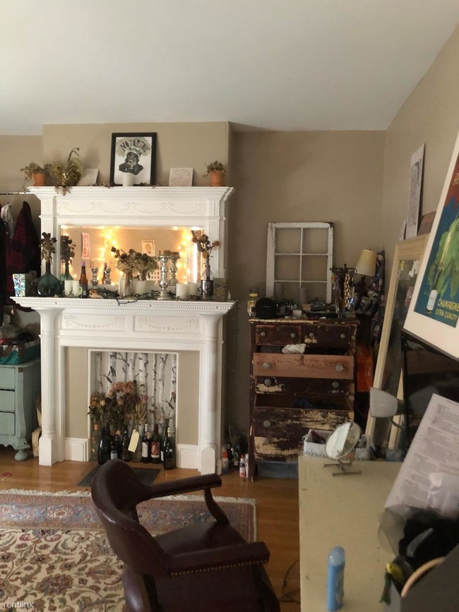 Building Photo - Room for Rent, 1 bath  - 20 Swan Pl