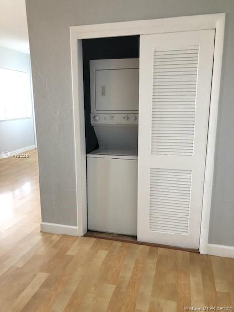 Building Photo - 1360 Collins Ave