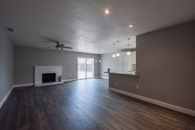 Building Photo - 569 Argonaut St