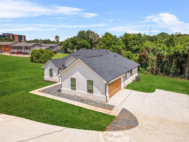 Foto del edificio - 2318 Progress Dr