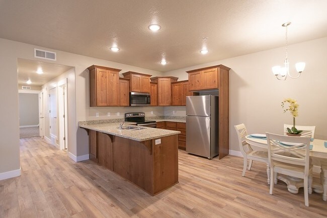 Building Photo - Beautiful New Condo in Springville