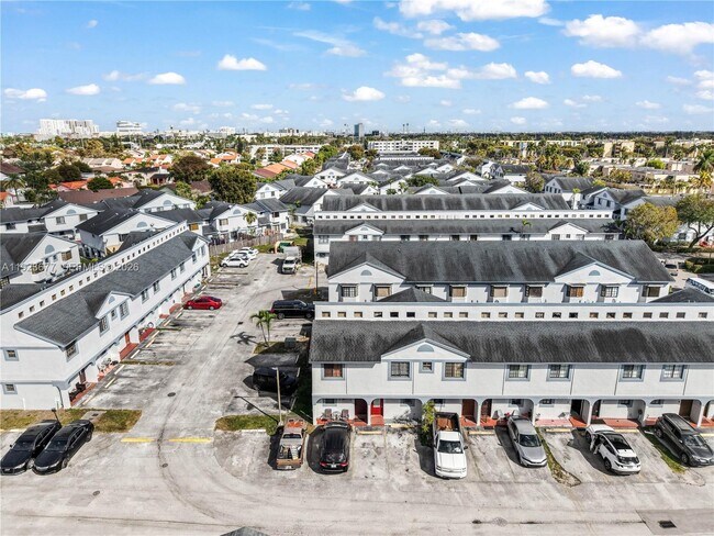 Foto del edificio - 12065 SW 18th St