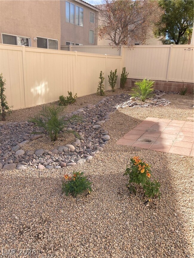 Foto del edificio - 9519 Milkweed Canyon Ave