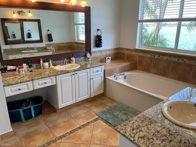 Foto del edificio - 3 br, 2.5 bath House - 14391 NW 83rd Ave