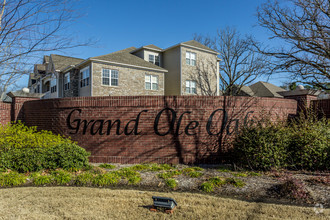 Grand Ole Oaks photo'