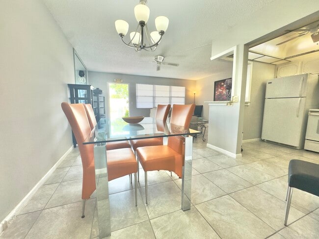 Building Photo - 3 Ventnor Dr