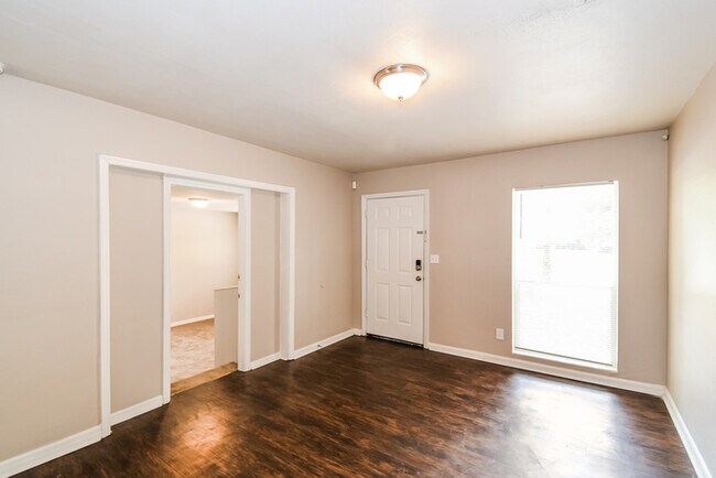 Foto del edificio - 6157 Cedar Hills Blvd