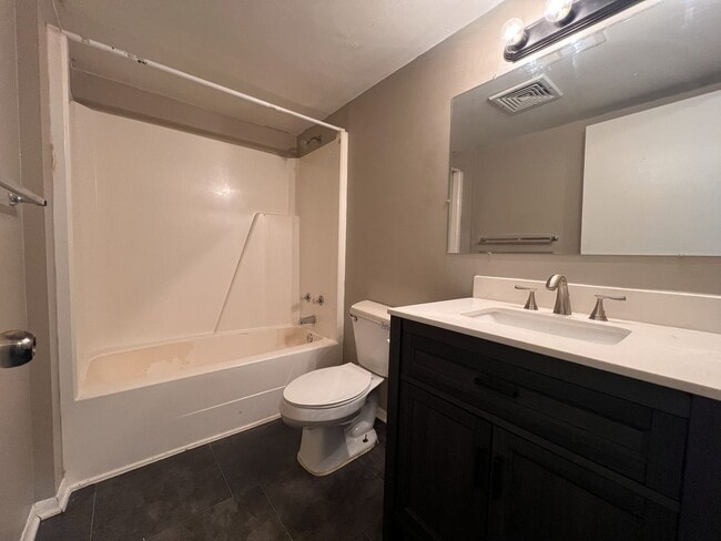 Foto del edificio - Lower Level 2 Bedroom Apartment