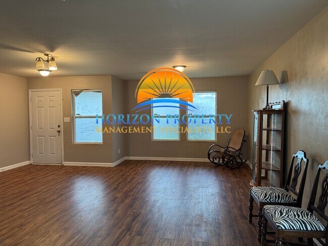 Foto del edificio - 15355 Tyler Mill Dr