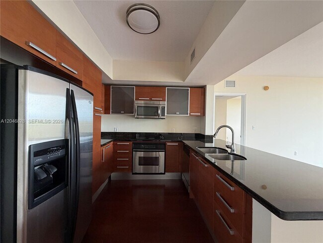 Foto del edificio - 2030 Douglas Rd