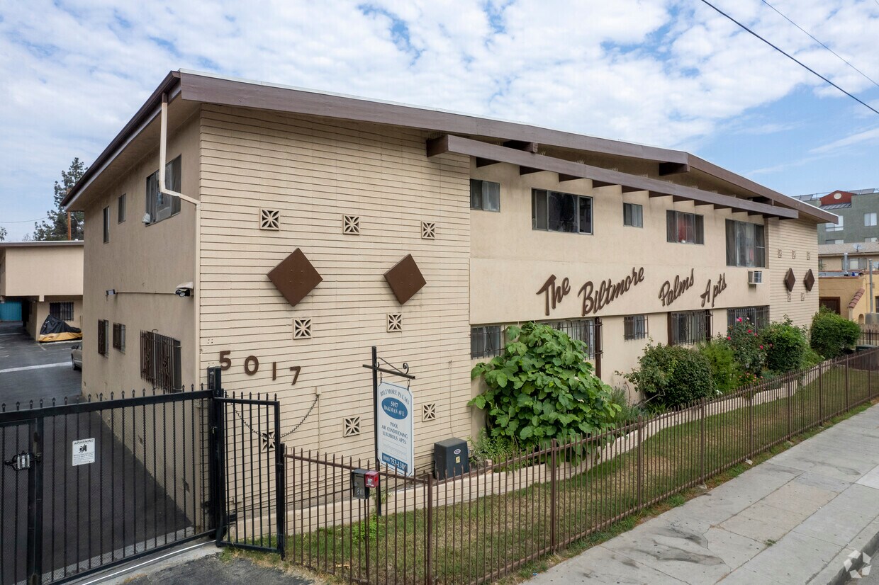 Foto principal - 5017 Bakman Ave