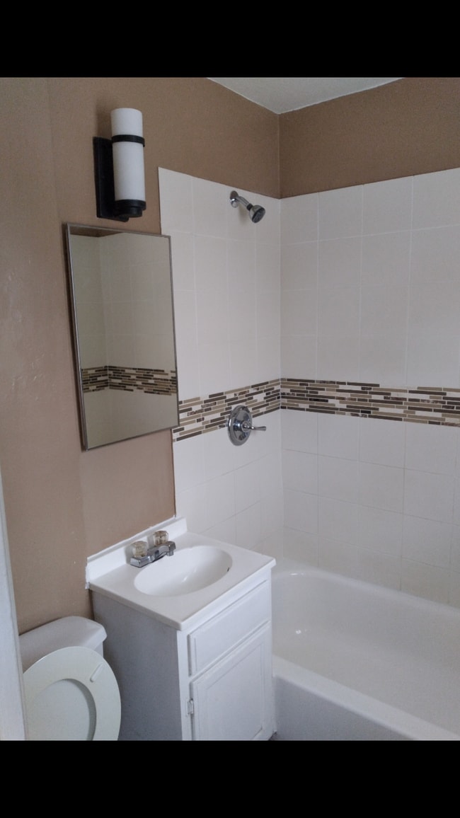 Really nice restroom - 5807 King Ave