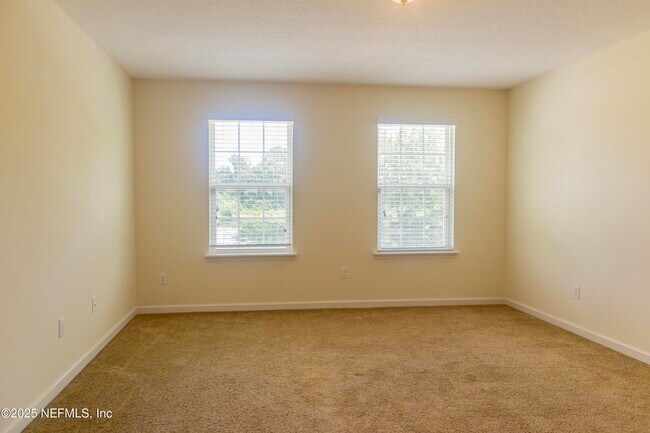 Building Photo - 403 Oasis Ln