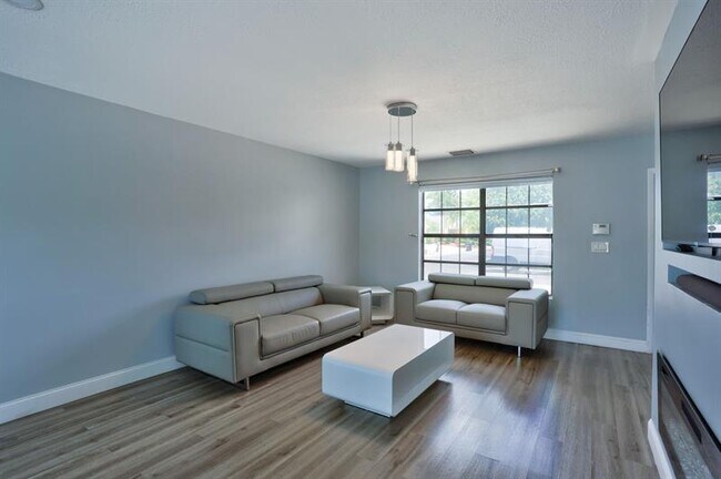 Foto del edificio - 6052 Lace Wood Cir