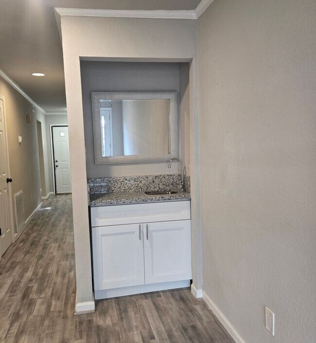 Foto del edificio - 8355 Nairn St