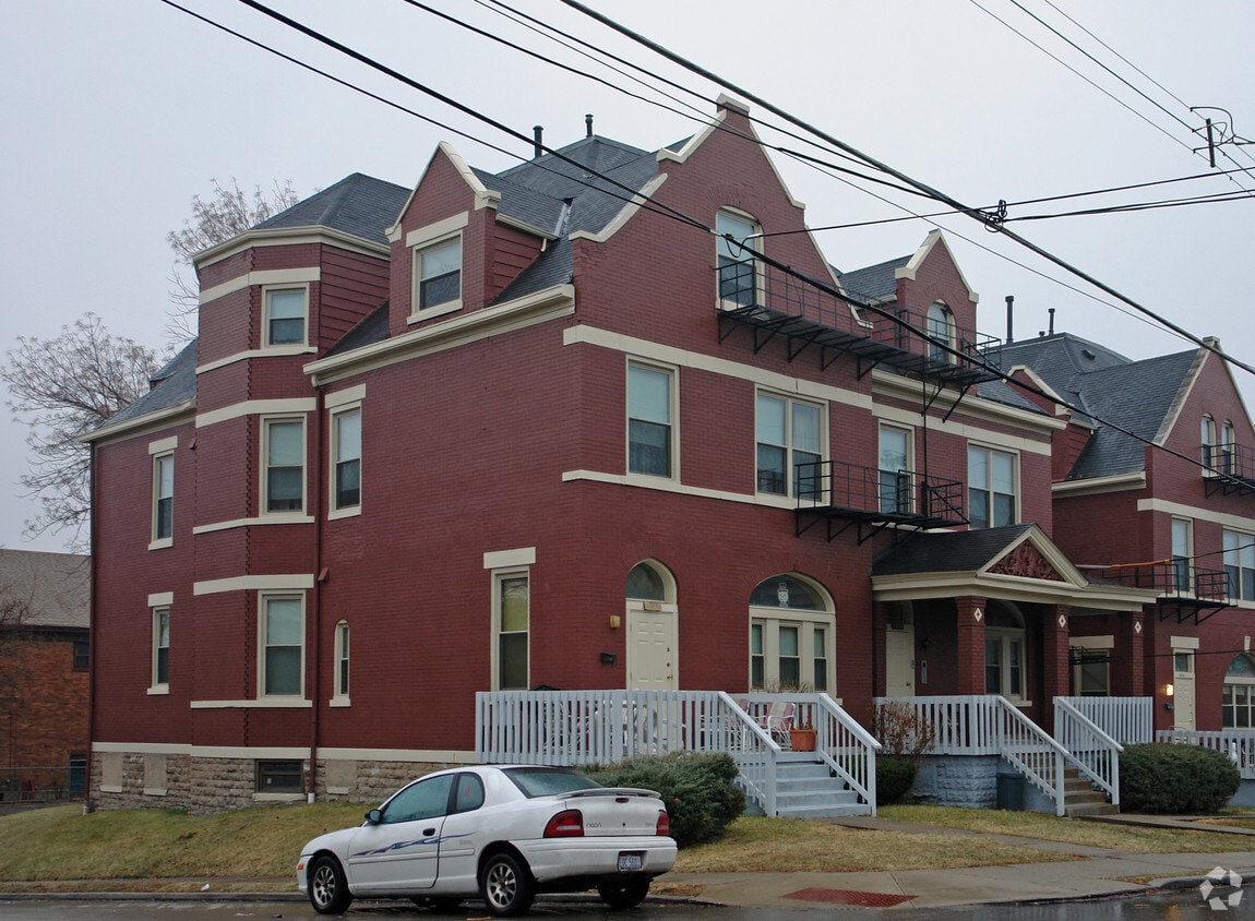 Primary Photo - Fulton Chateau
