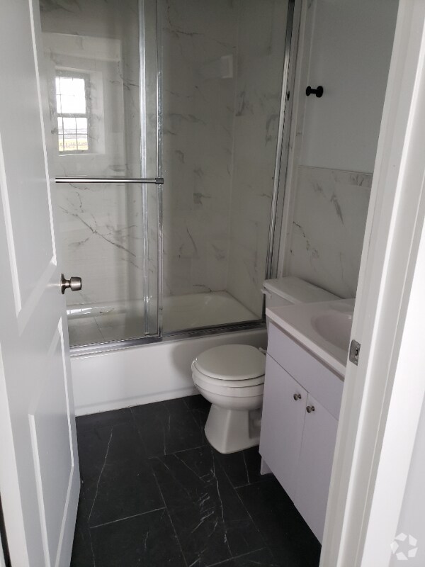 Hunts Point Apartments for Rent with Hardwood Floors Bronx, NY 1