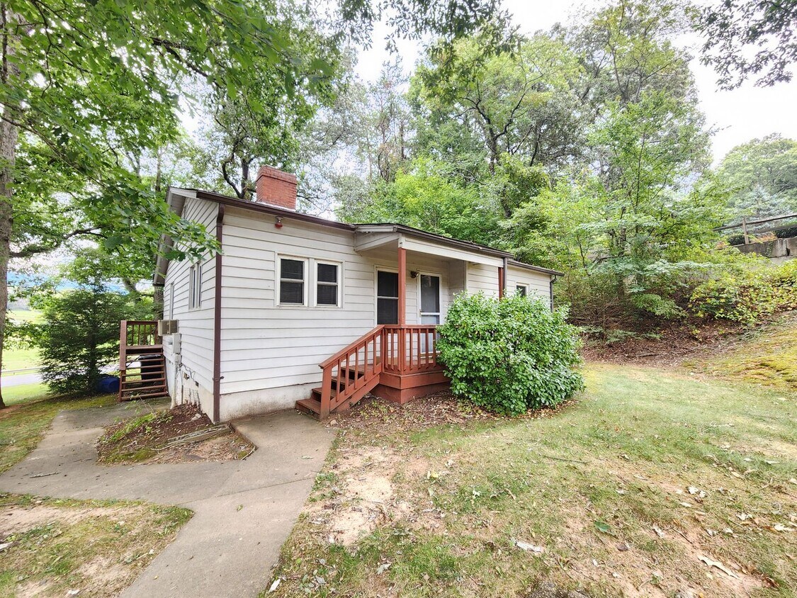 Primary Photo - Black Mountain Home Close to Owen Schools