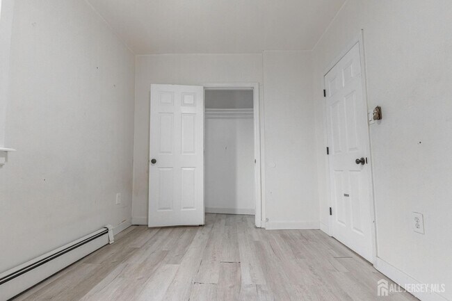 Foto del edificio - 253 Goldsmith Ave