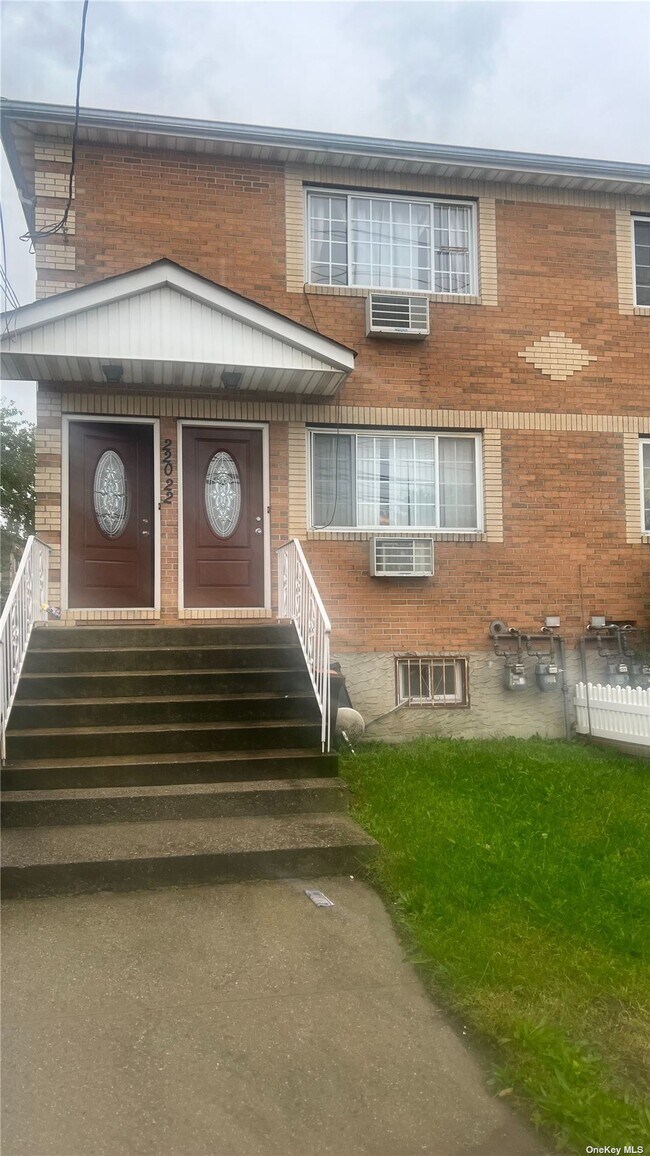 Building Photo - 220-22-220147 147th Ave