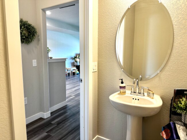 Building Photo - 6555 Carriage Meadows Dr