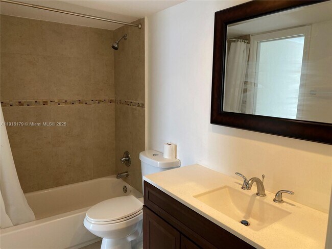 Foto del edificio - 6900 N Kendall Dr