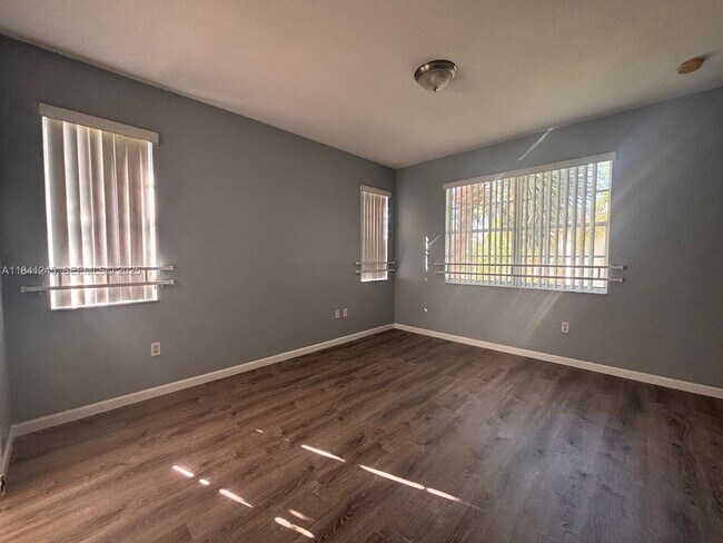 Foto del edificio - 8491 SW 27th St