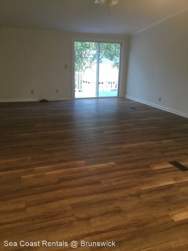 Foto del edificio - 3 br, 2 bath House - 3996 First Street