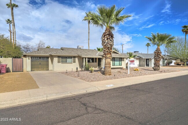 Foto del edificio - 8234 E Heatherbrae Ave