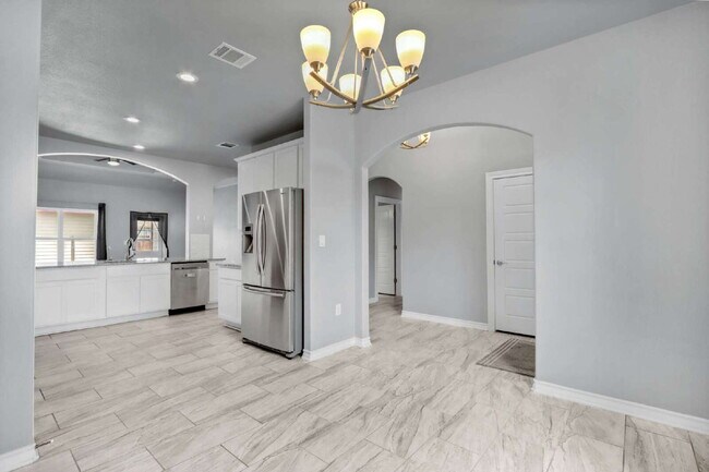 Foto del edificio - 5983 Midcrown Dr