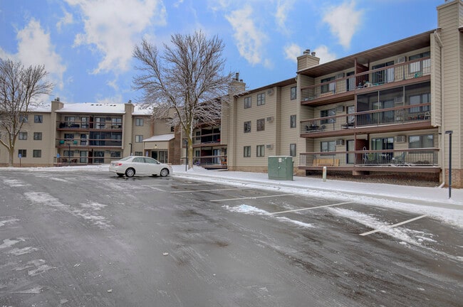 Building Photo - 4350 Trenton Ln N
