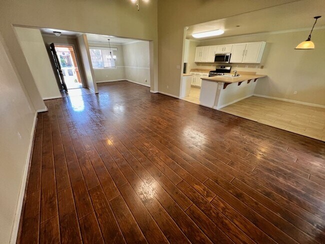 Building Photo - Cul-De-Sac in SE Visalia Neighborhood