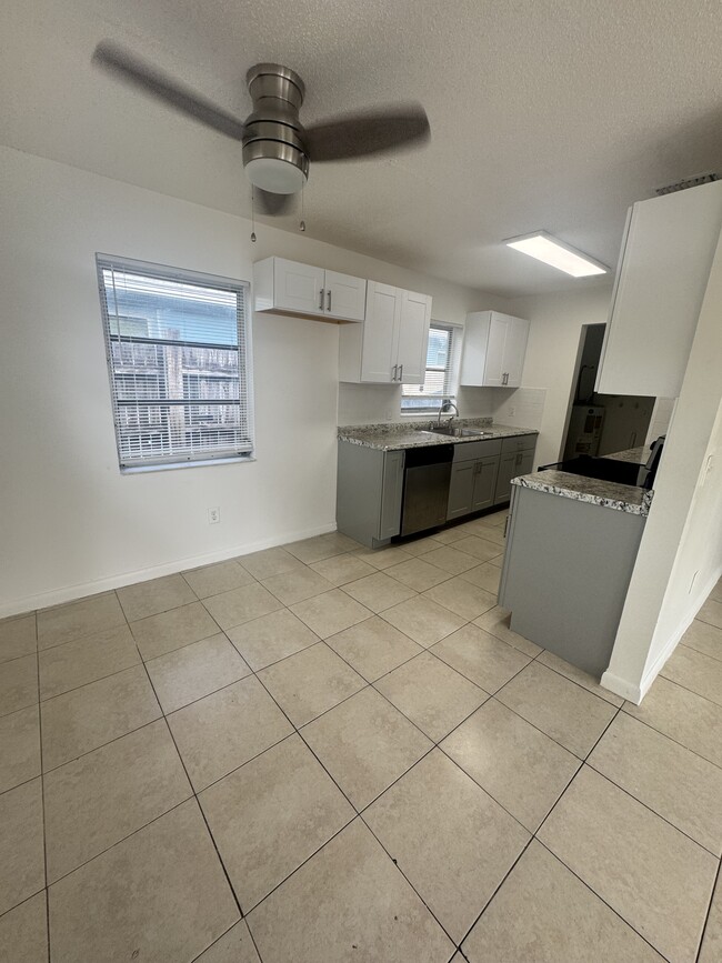 Building Photo - 5914 N Haverhill Rd