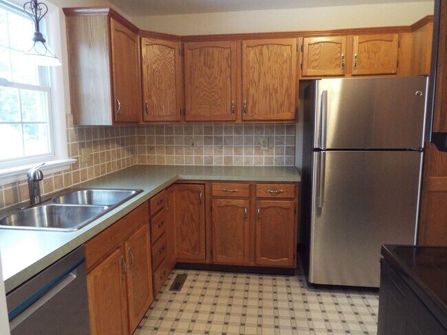 Building Photo - 3 br, 2.5 bath House - 415 FLORIN AVE