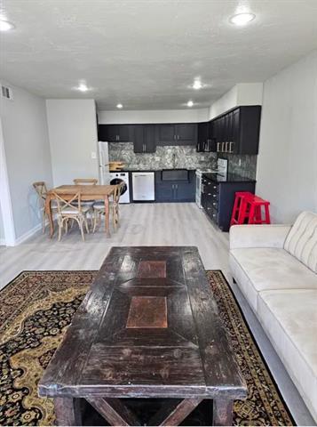 Foto del edificio - 5303 Fleetwood Oaks Ave