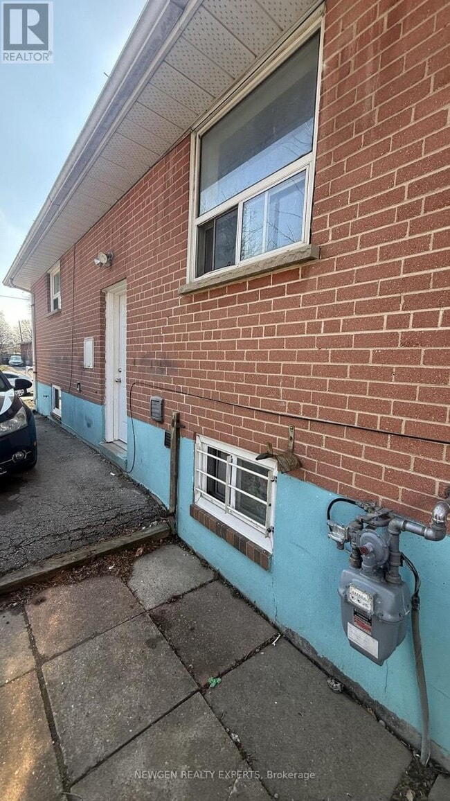 Building Photo - 41 Aloma Crescent