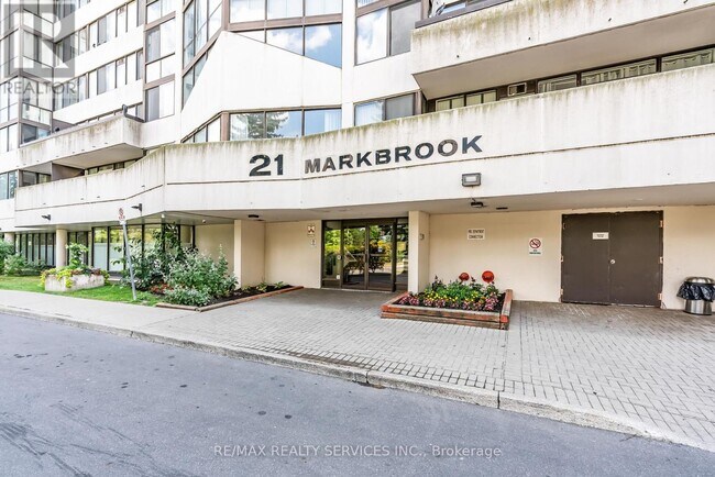 Photo du bâtiment - 306-321 MARKBROOK Ln