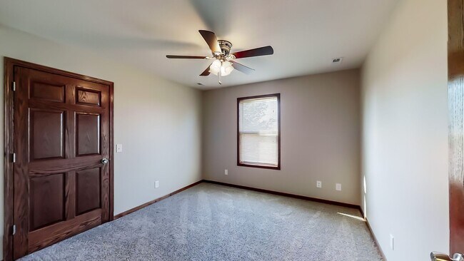 Foto del edificio - 209 N Cypress St