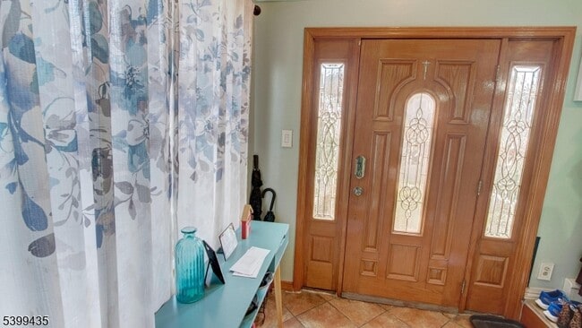 Foto del edificio - 836 Livingston Rd