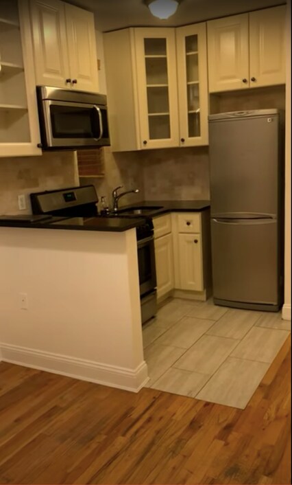 Foto del edificio - 414 E 10th St