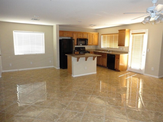 Building Photo - 6473 Karlsen Ct