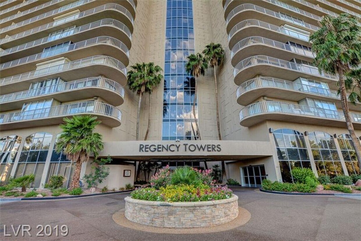 Foto principal - Luxury High-Rise Living with Views!