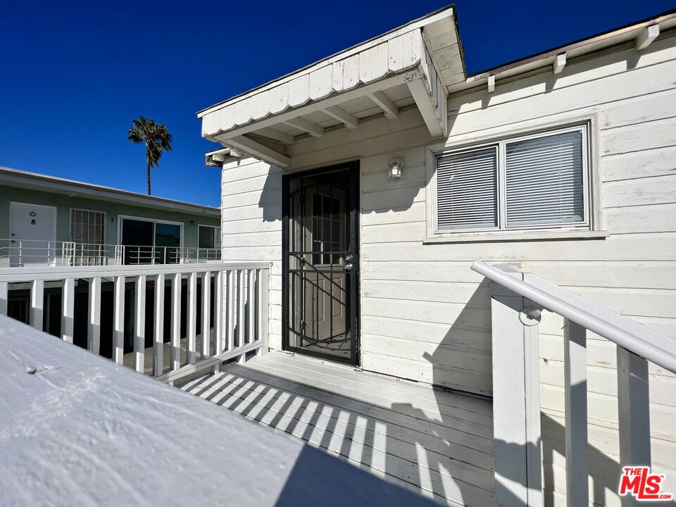 903 Edgewood St, Inglewood, CA 90302 Apartment for Rent in Inglewood, CA