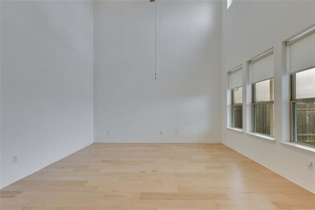 Foto del edificio - 18104 Clairess Ln